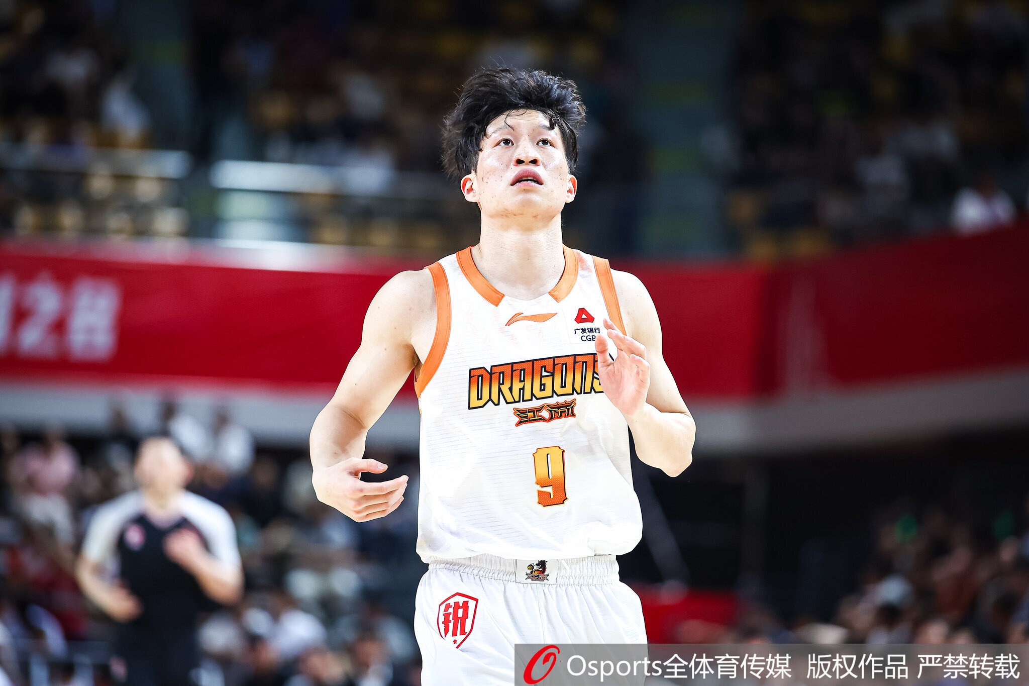 立大功！肖恺新高出场33分钟拿10分9助0失误 关键时刻连送妙传