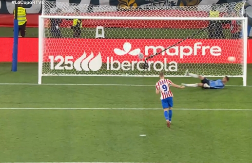 中路半高球，瑟尔洛特点球大战第一个主罚被扑