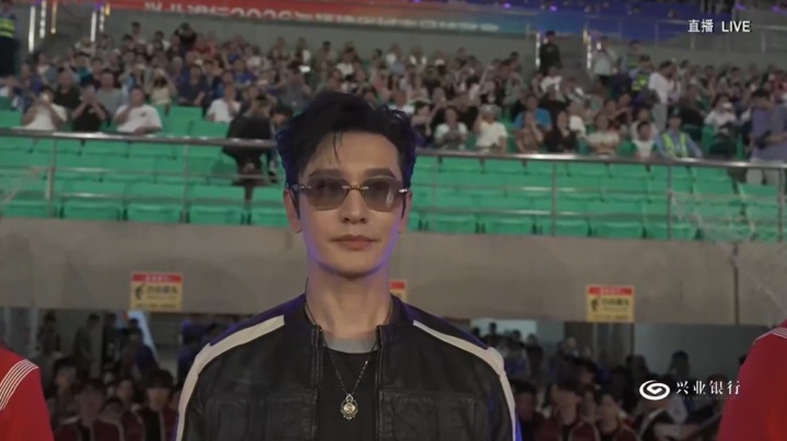 【进展通报】黄晓明助⚾阵闽超开幕式！与冠军李雯雯、李发彬、林莉、林雨薇演唱(图2)