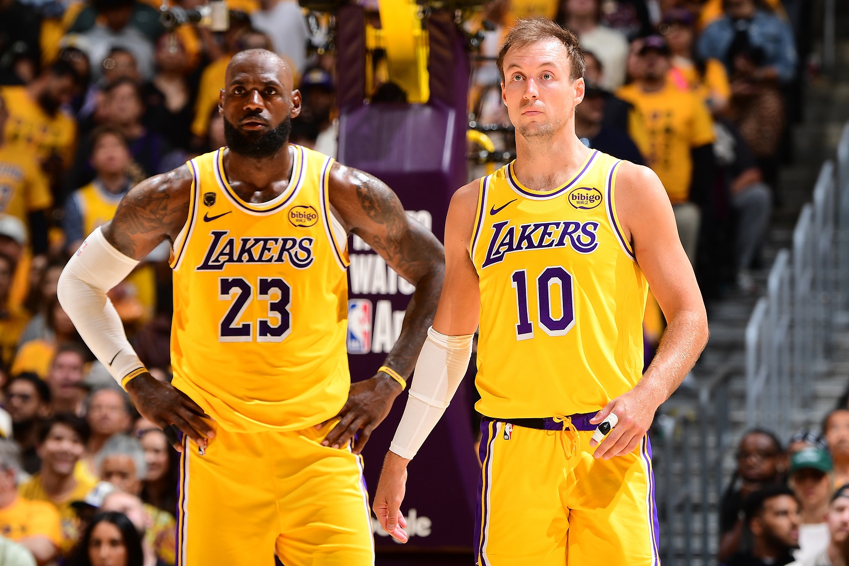 【今日上新】肯纳德谈詹姆斯：他在场➡️上信任每个人 他给每个