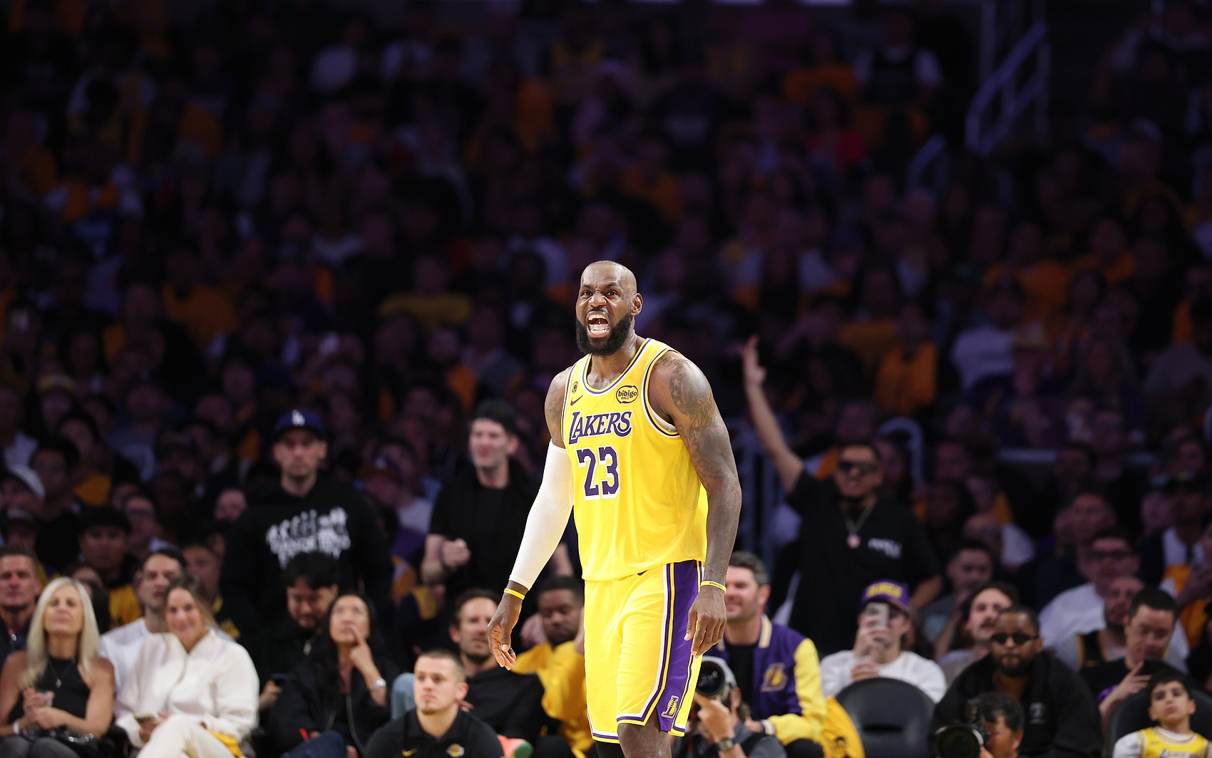 【值得一看】乔·约翰逊：詹姆斯先带动队友再自己接管 这是湖人