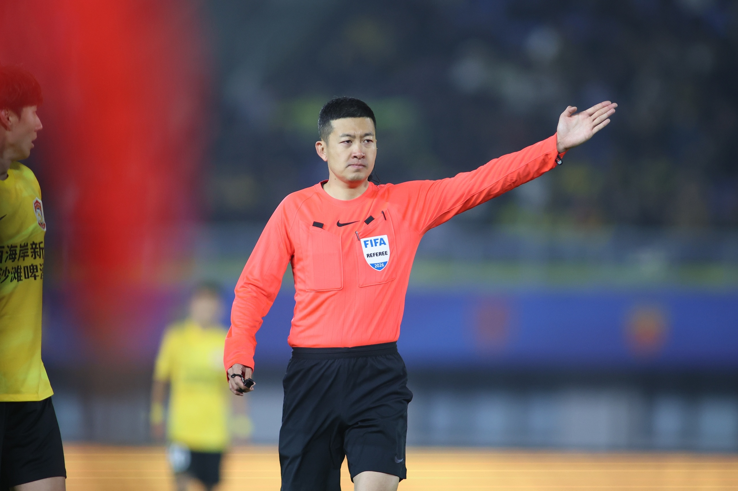 [你怎么看？]国际级裁判张雷今晚将执法闽超揭幕战，赛事使用视