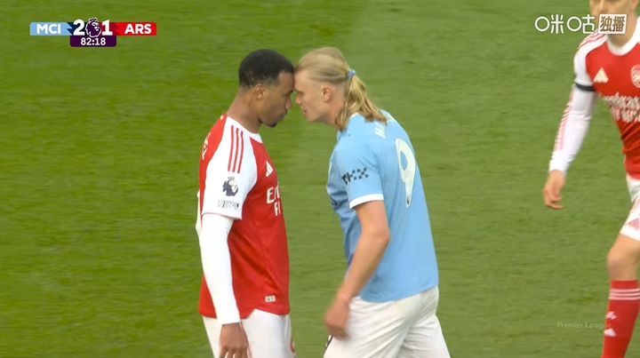 记者：若哈兰德顺势倒地，加布里埃尔将被红牌罚下