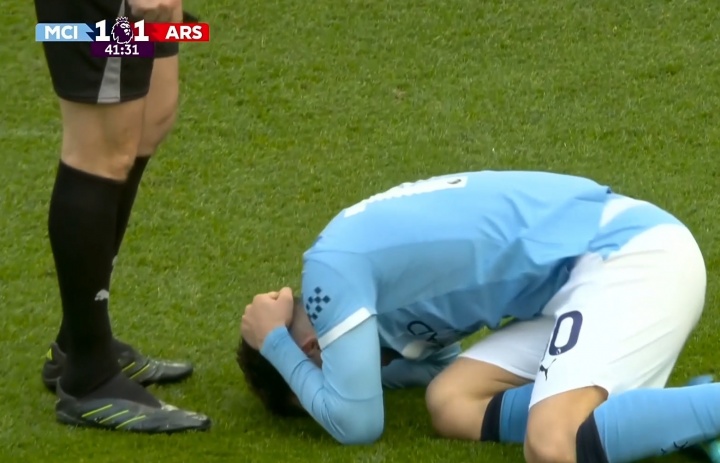 有点小动作👀谢尔基突破后被加布在后脑勺上来了一下，捂头倒地