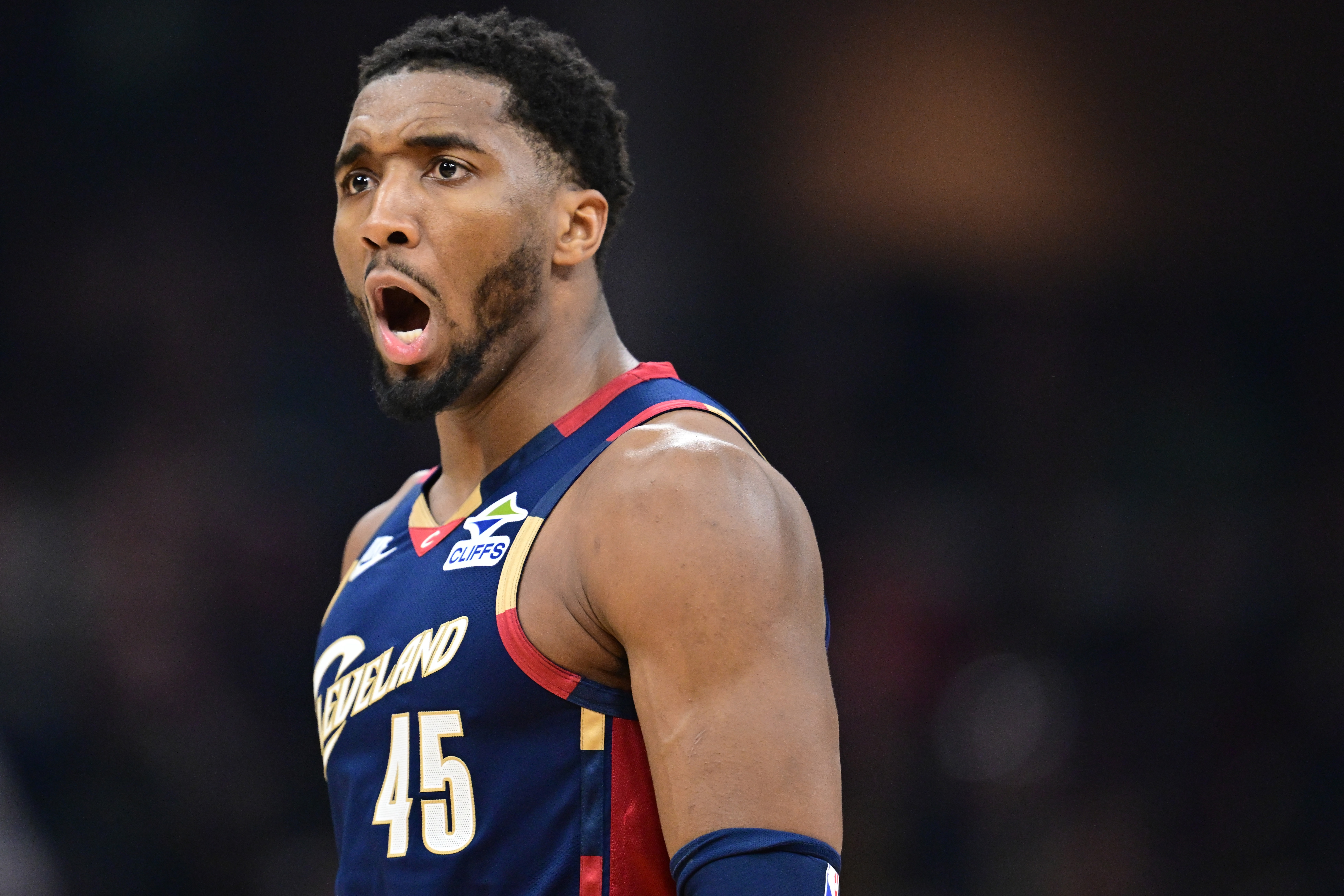 【体育热点】米切尔谈失利：不要反应过度&天不会塌下来 我们本来也没说要16-0(图1)