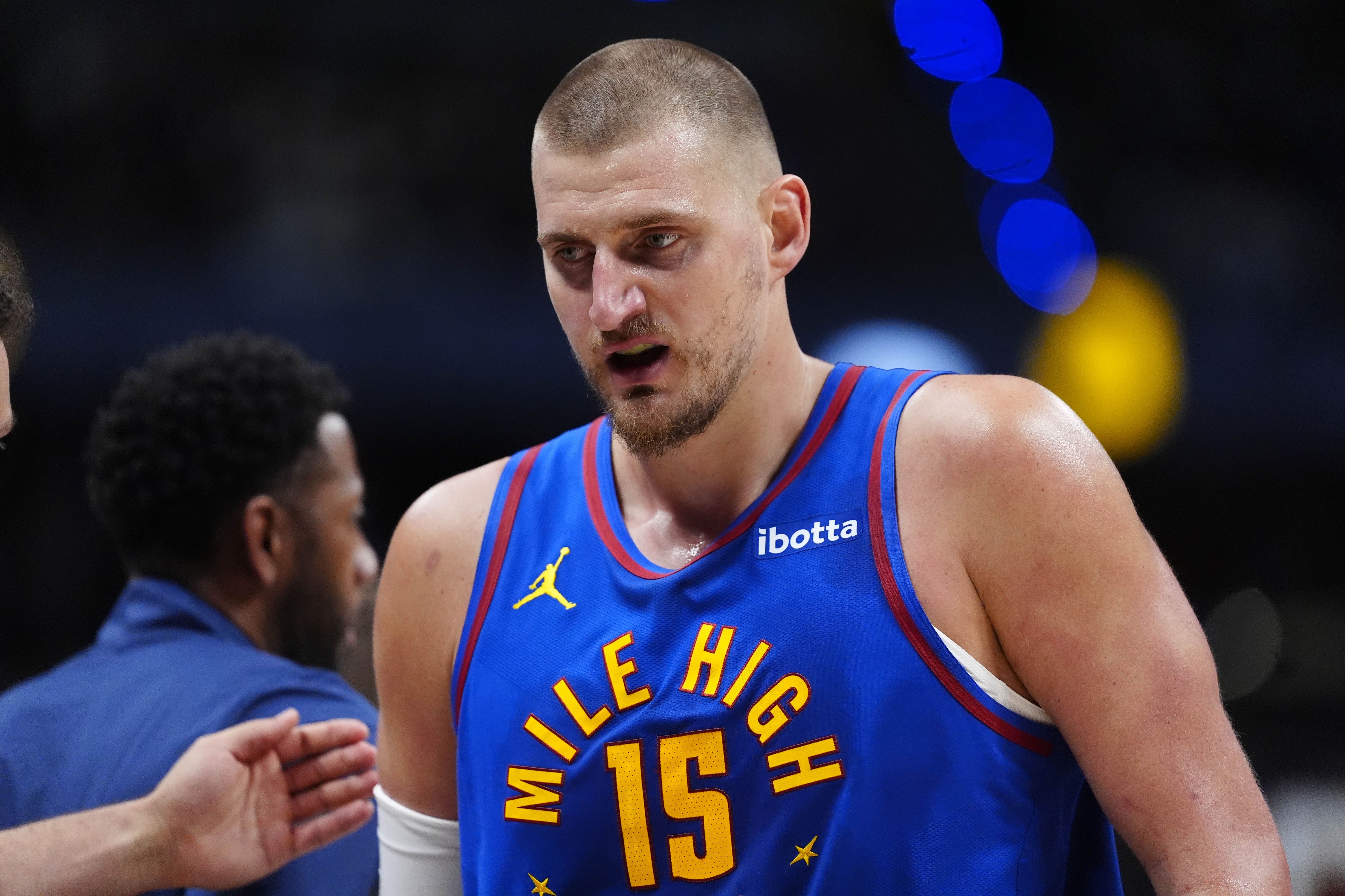 [掘金]奥康纳：约基奇系列赛三分24中5 这导致森林狼能放他