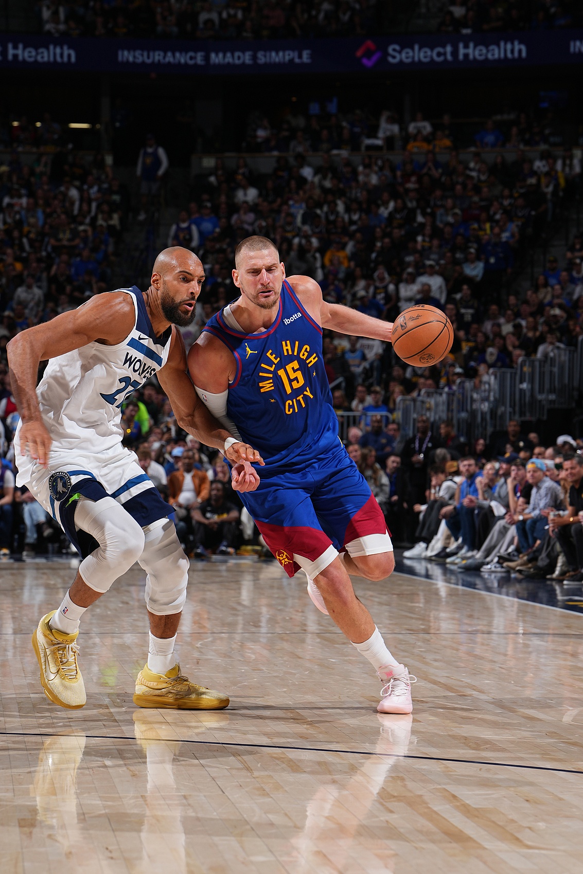 [专题快报]华子：我告诉戈贝尔防约基奇别去掏球 因为后者会假