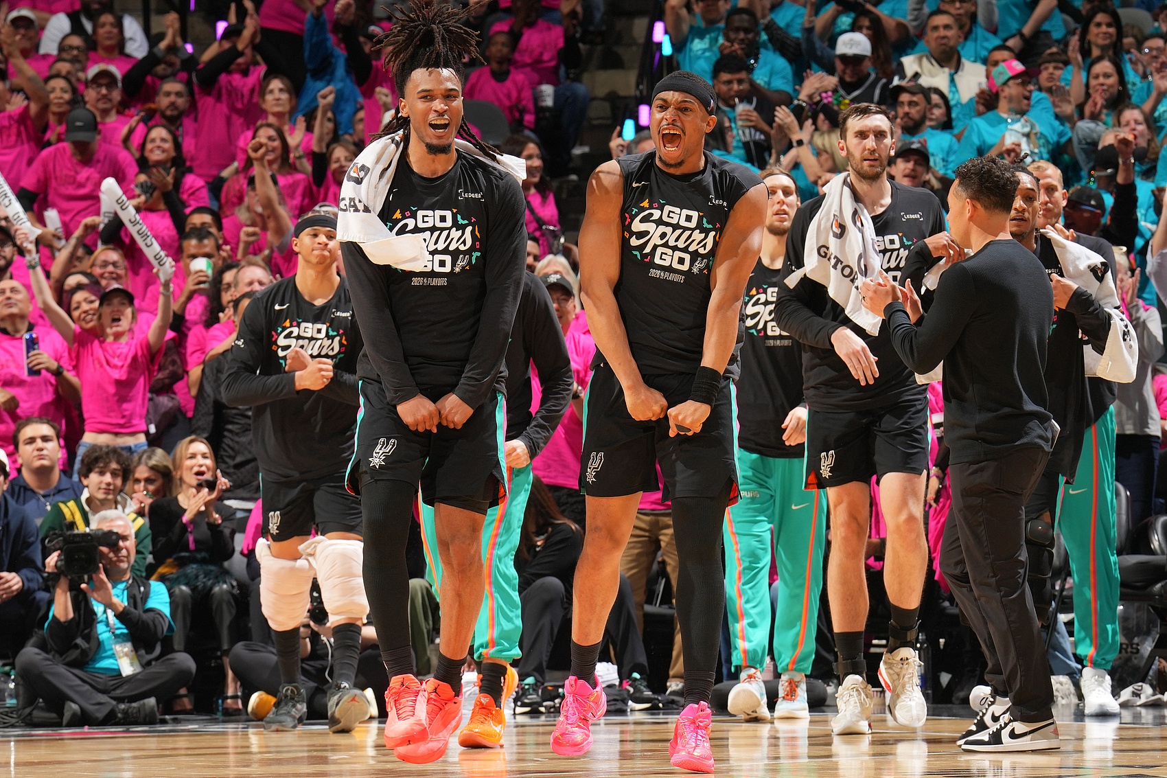 【体育简讯】凯尔登·约翰逊：为拿到最佳第六人感到⬆️很开心❕