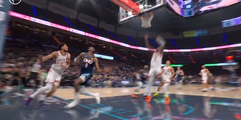 【赛程更新】双腿筋都拉了❕？杰伦威左腿筋不舒服 本场回归成疑！