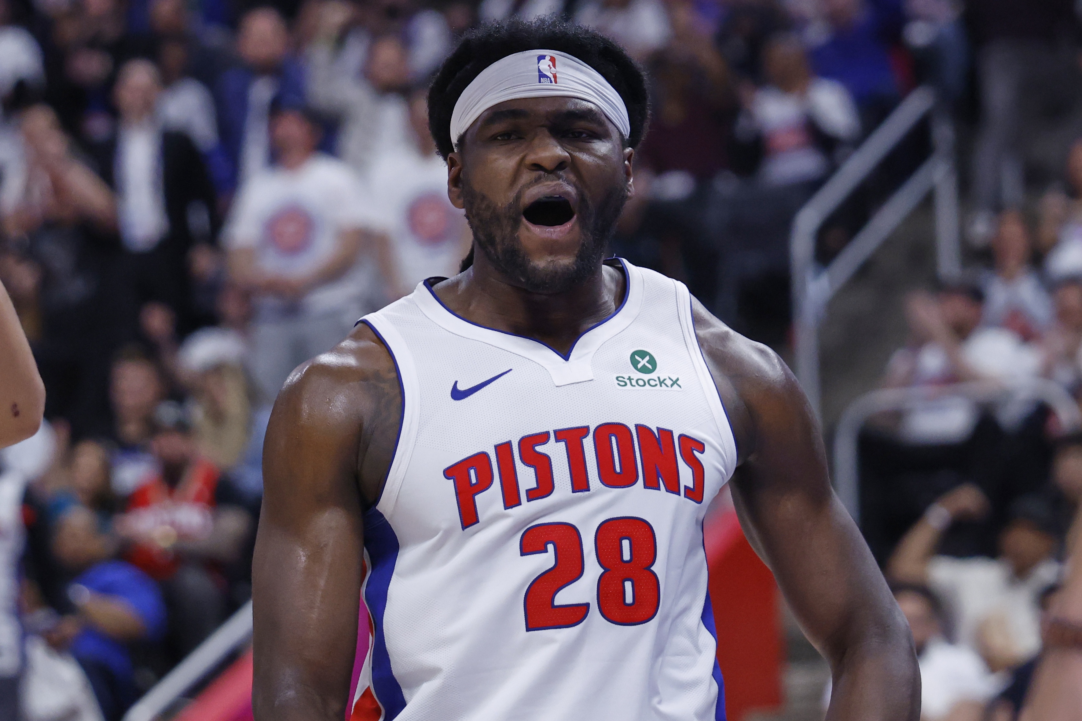 【篮球】斯图尔特谈2次帽掉对手扣篮：你得愿意接受受伤的风险 