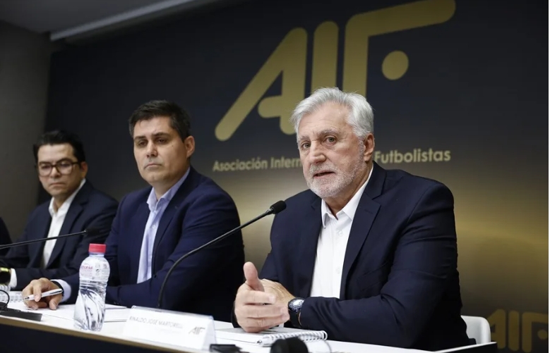 【球迷报道】埃菲社：不满FIFPro，国际足球运动员协会AI