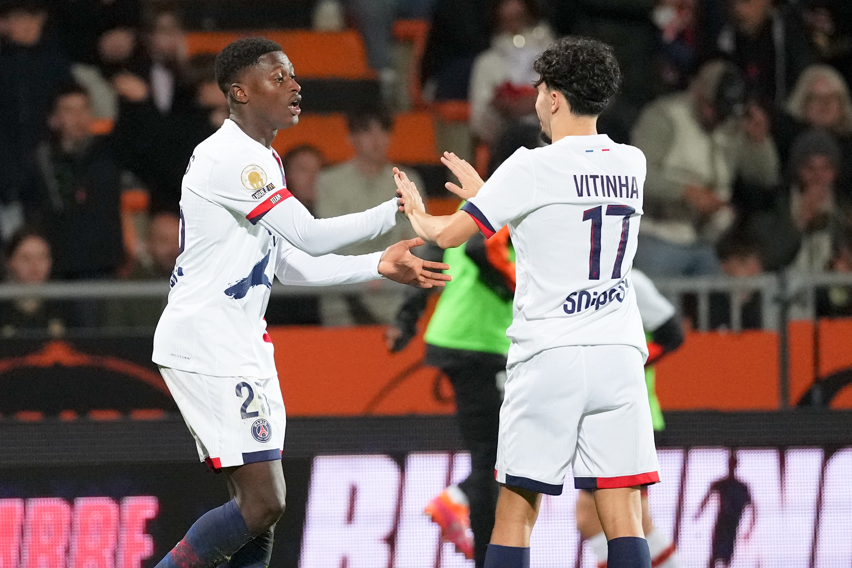 队报：门德斯将在欧冠回归 若维蒂尼亚仍缺席贝拉尔多将担任后腰