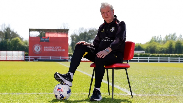 [英超]幽默！78岁霍奇森：为何接手✌️布里斯托尔城？我怕热