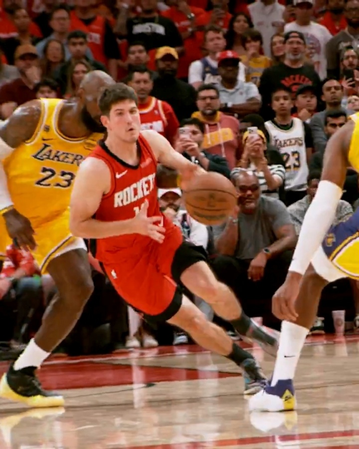 【焦点新闻】超干净！詹姆斯绝命抢断：伸进谢泼德腋下 精准将球打飞(图3)