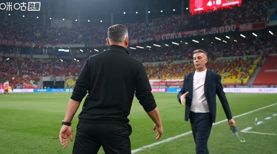 兄弟不同命！约翰4-0完胜罗斯，蓉城7胜1平领跑&浙江近5轮4负1平