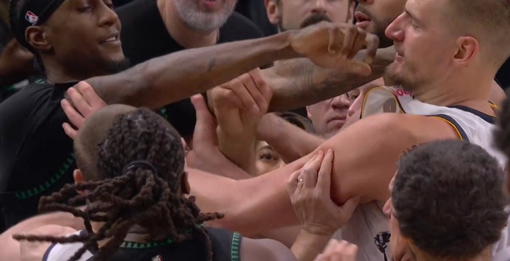  美球迷热议冲突：约基奇跑得最快的一次 如果防守这么努力掘金3-1