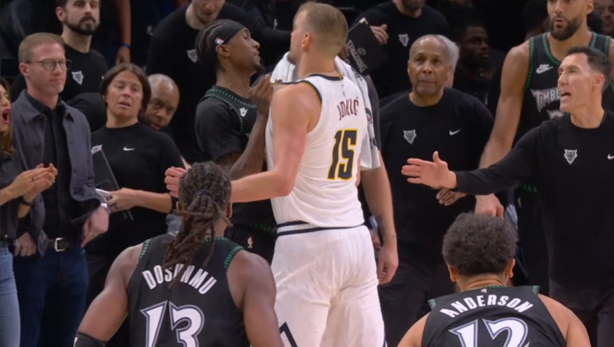 [最新赛报]两人均被⚾驱逐！小麦上空篮羞辱 约基奇后场冲过来要说法引大冲突(图9)