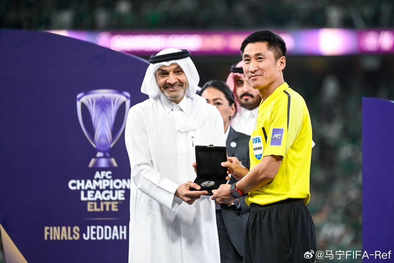 [体育世界]因误判提前回国？马宁回击沙特媒体：今天真回国了，