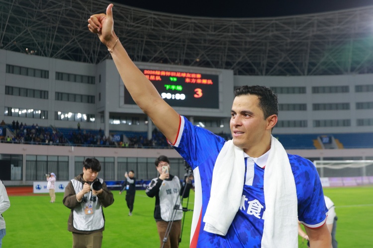 【球场观察】东体：⬆️莫雷诺离开上海前，将去申花中⚾心进行一