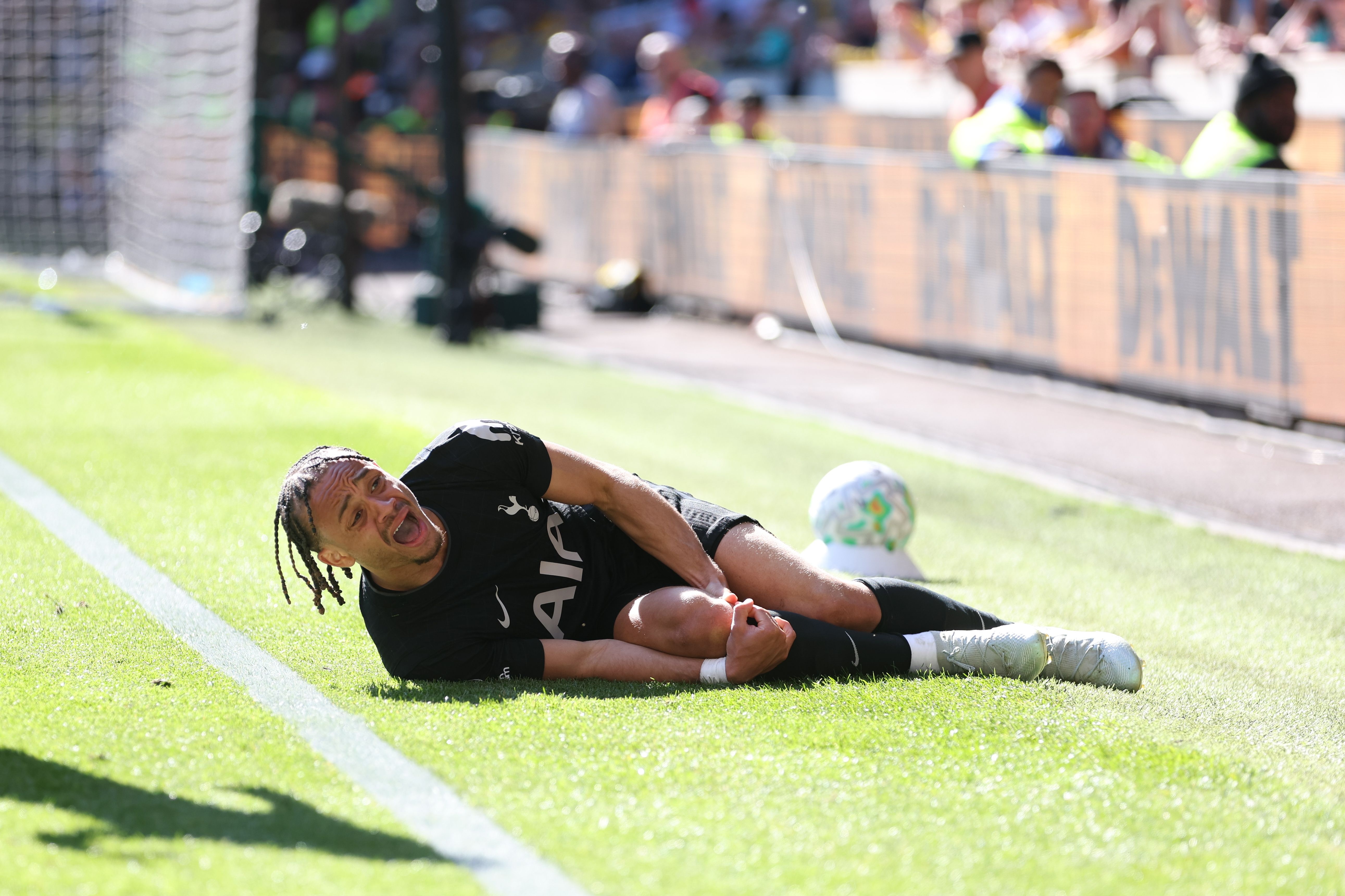 [足球]热刺顶薪！西蒙斯重伤后热刺无法交易，一旦降级周薪砍半