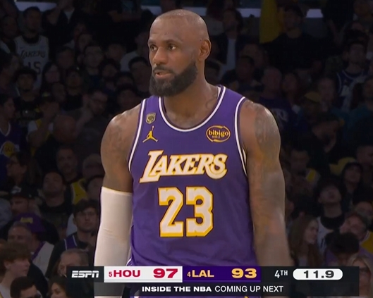 【信息速览】此前三分5中0！比赛最后15秒 湖人落后4✨分 