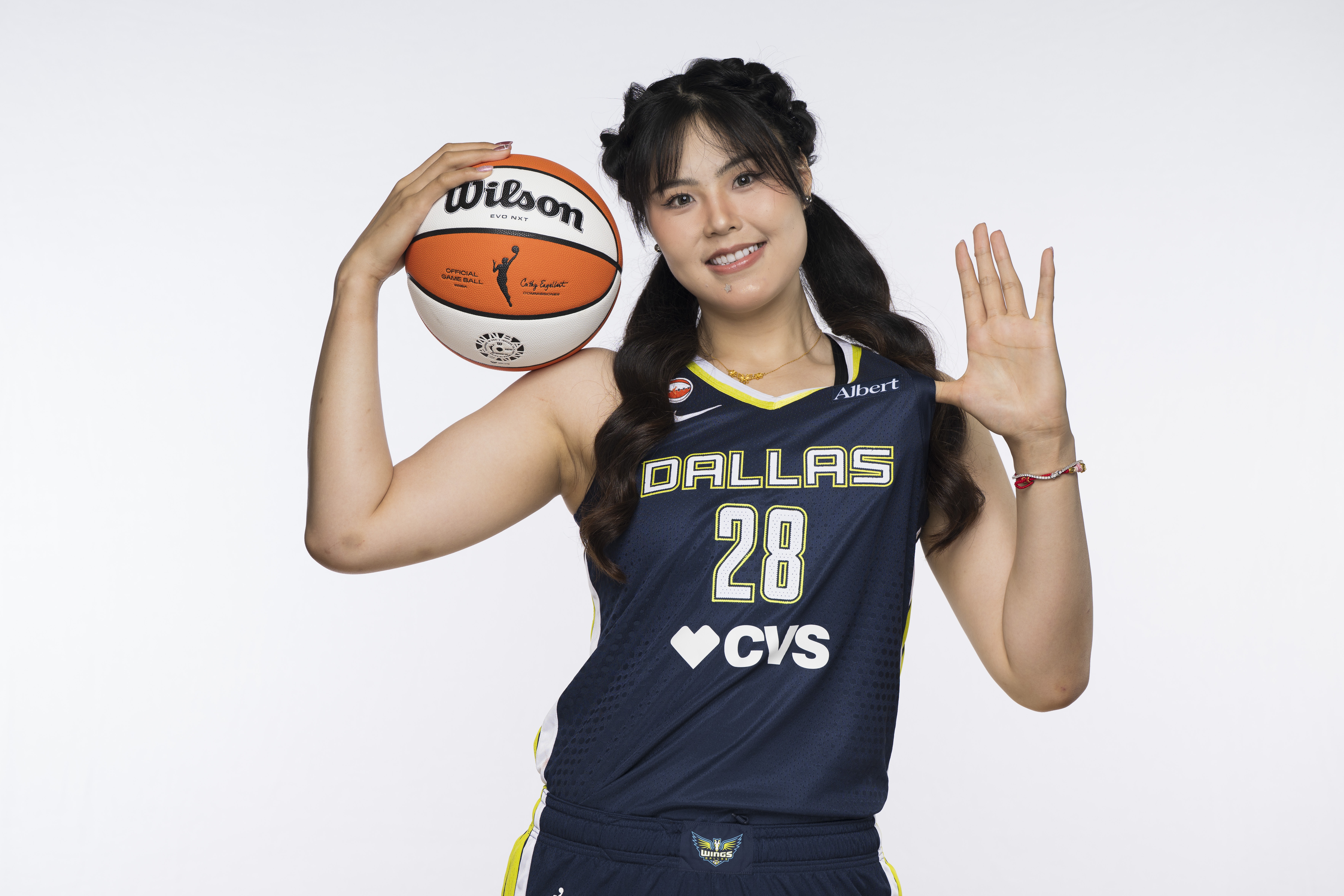 【热点追踪】李月汝WNBA季前赛首秀8分8板 佩奇三分6中4