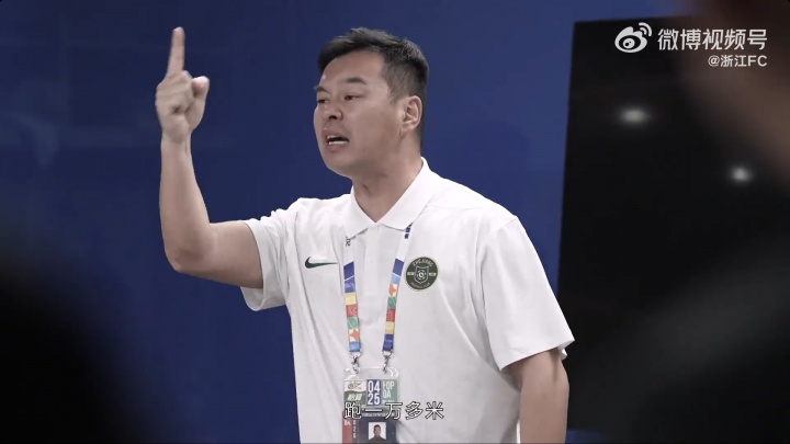 0-4蓉城后，浙江副总痛批更衣室：你看看人家的外援，跑1万多米！