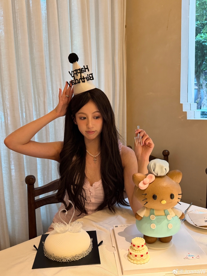 [好看推荐]妻子过生日，韦世豪社媒送祝福：永远18岁(图2)