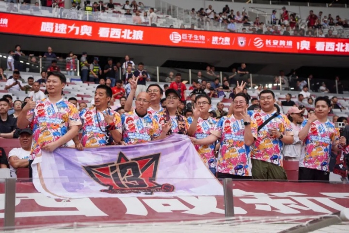 [最新体报]【联合绘梦 心羽逐光】一件球衣 一场两年间的双向