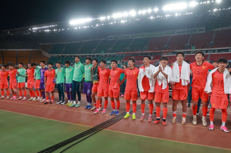 [体育有料]直播吧：U23国足在大连约战2场中国香港U23，