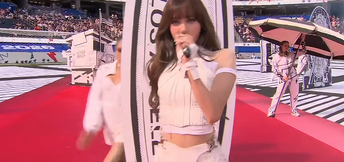 世界杯首位Kpop女艺人！BLACKPINK成员Lisa在美国开幕式登台表演