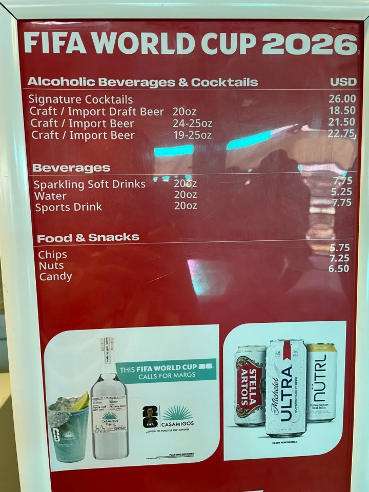 【第一观察】美国vs巴拉圭球场食品⭐价格：啤酒20美元，薯片