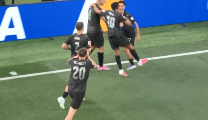 新西兰1-0领先伊朗！伊利亚&middot;贾斯特抽射破门，伍德胸部做球助攻