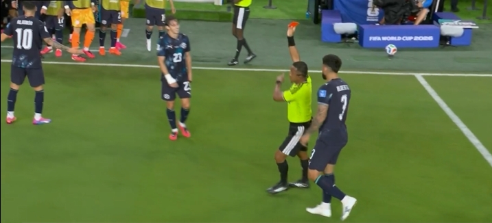 FIFA确认阿尔米隆红牌原因：阿尔米隆与另一球员交谈时捂嘴被罚下