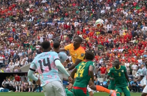 第89分钟,蒂莱曼斯破门,比利时3分钟2球2-2扳平塞内加尔!