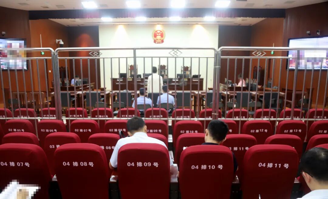 门将董某某6场职业比赛“放球” 收受64万！被判有期徒刑1年6个月