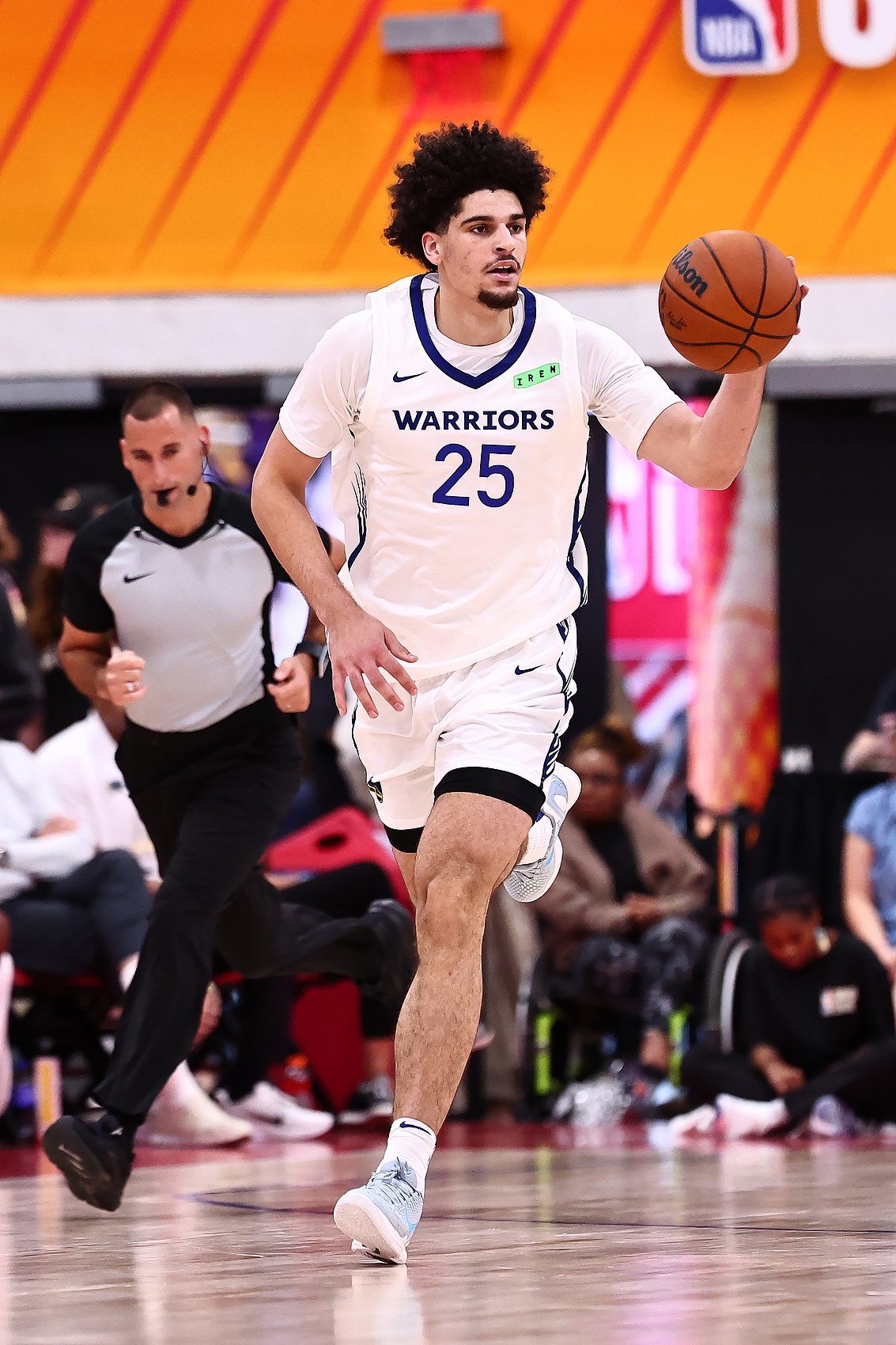 外线没开！54号秀拉杰·琼斯16投6中拿到13分4板3断 三分4中0