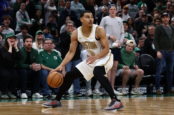 打过NBA？喀麦隆男篮通杰首节7中1仅3分 去年第53顺位被绿军选中