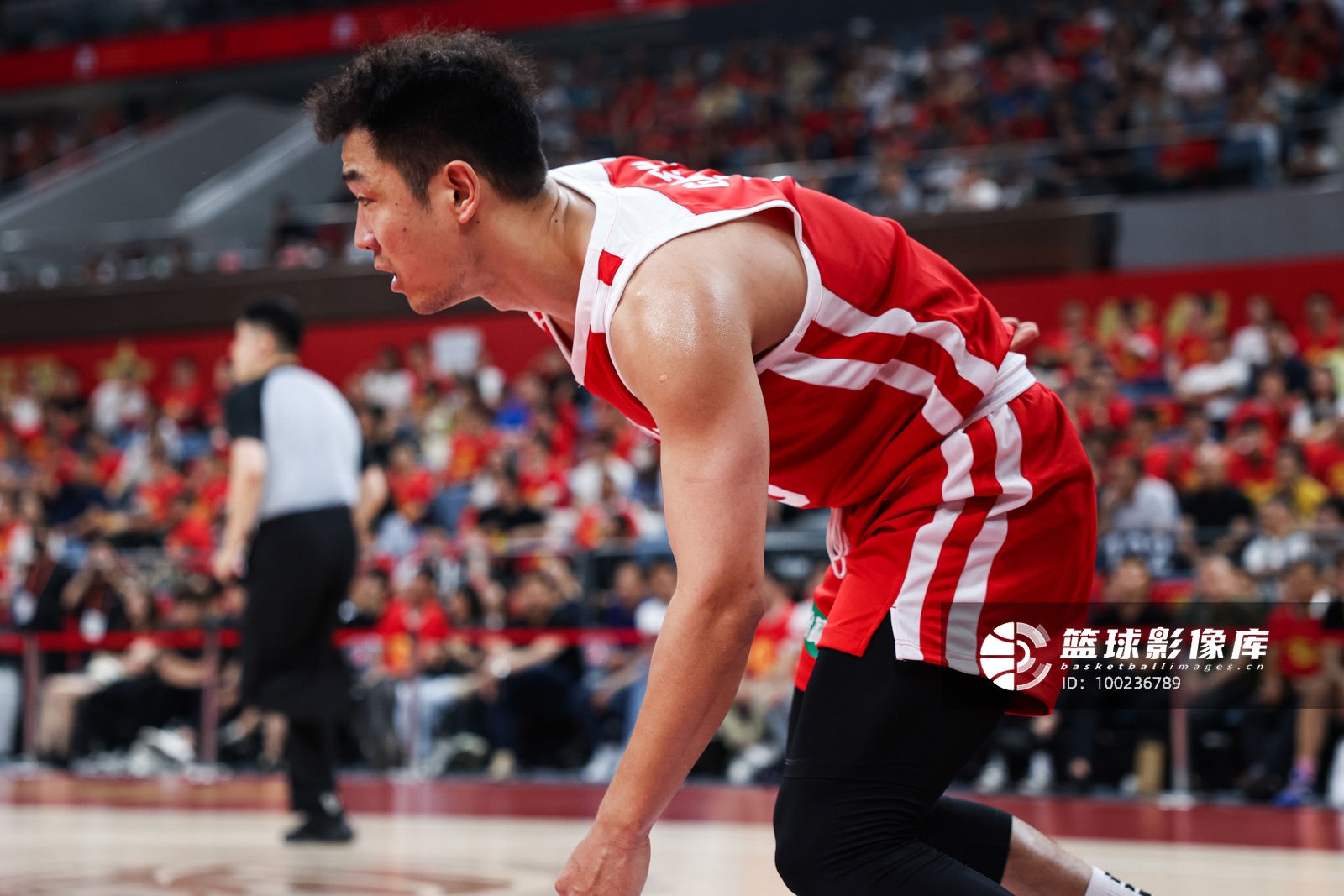 解说：高诗岩在FIBA更像是小个朱俊龙 而非真正能大量持球的后卫