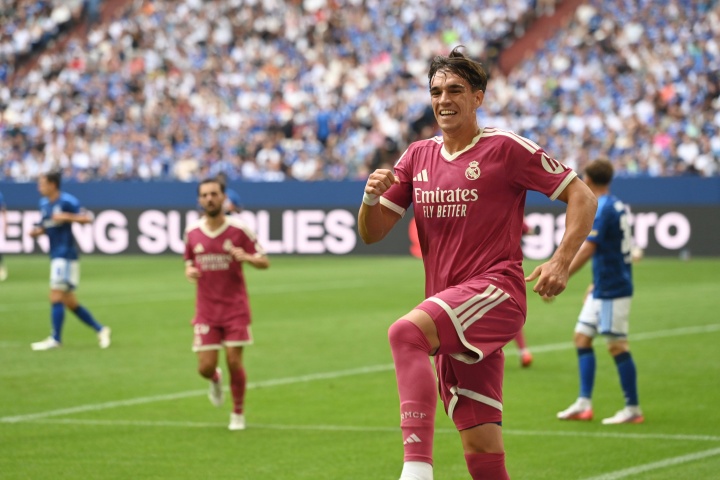 淘到宝！21岁埃斯皮头球破门4场2球，1.94米高中锋皇马2500万签下