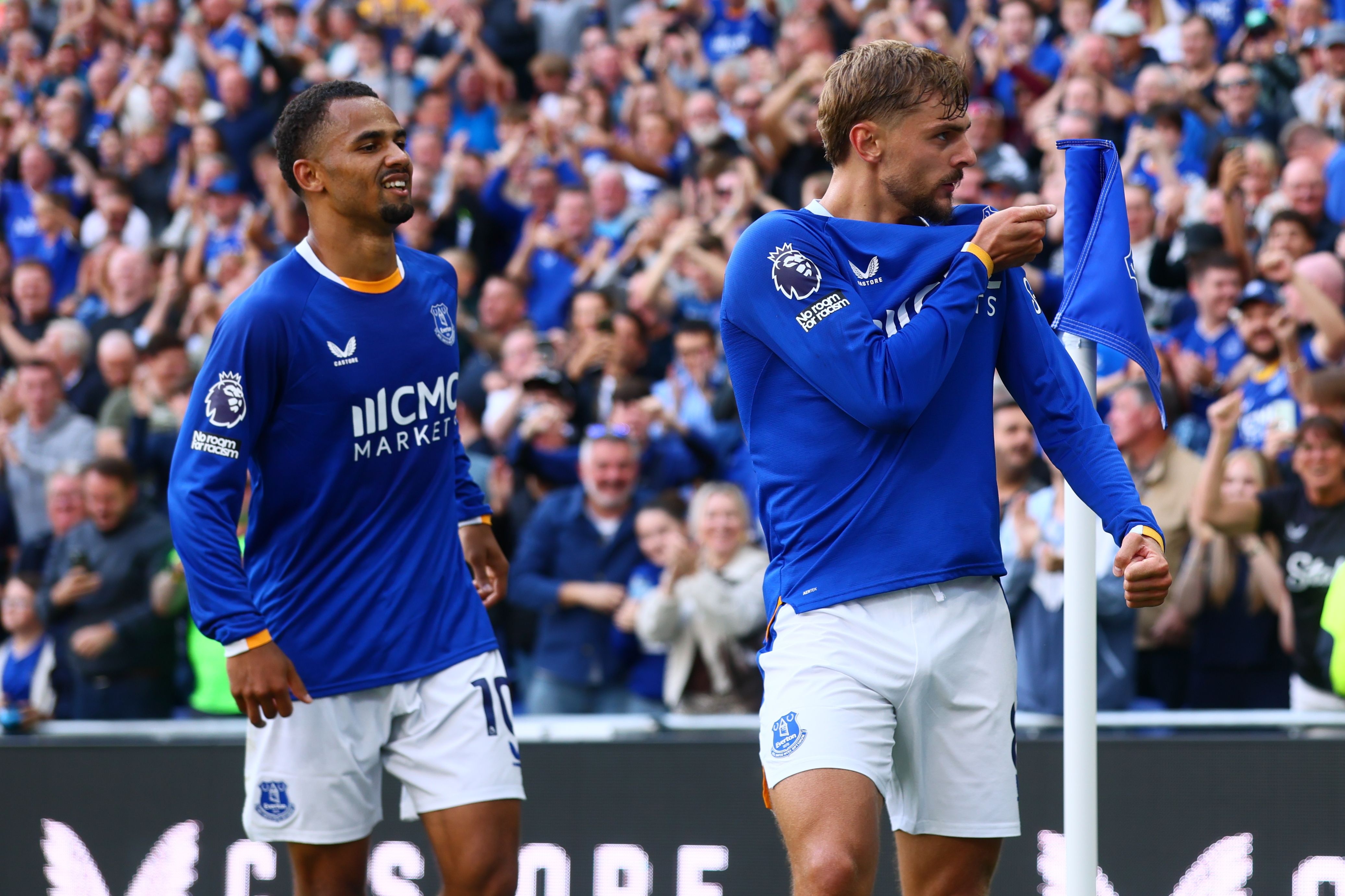 记者：曼城对伊利曼·恩迪亚耶感兴趣，关窗前球员未来仍有变数