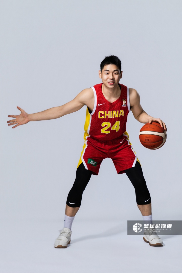 外线没开！中国男篮上半场三分8投仅2中 命中率只有25%