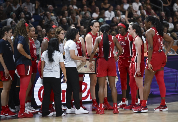 🏀世界杯5连冠！美国女篮第三节一波流大胜法国 斯图尔特22+10