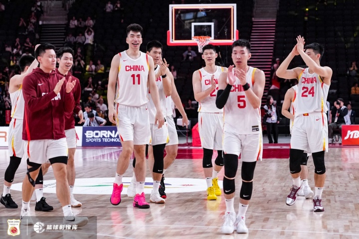 中国男篮整体身高是占优势的 锋线和后卫也要注意去顶抢篮板