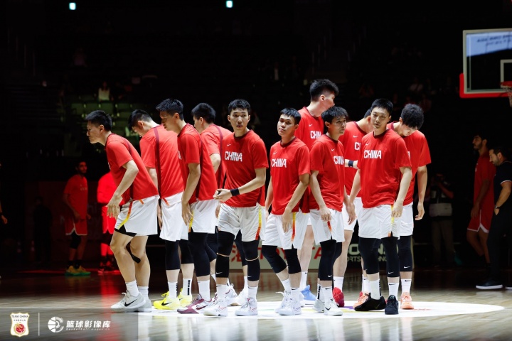 中国男篮铜牌战不敌伊朗！相关词条冲上微博热搜前五