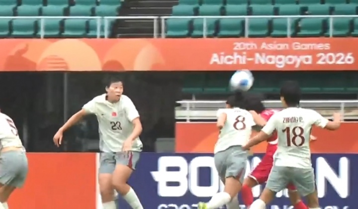 【今日看球要闻】中国女足0-1落后！朝鲜定位球开出，姚伟头球
