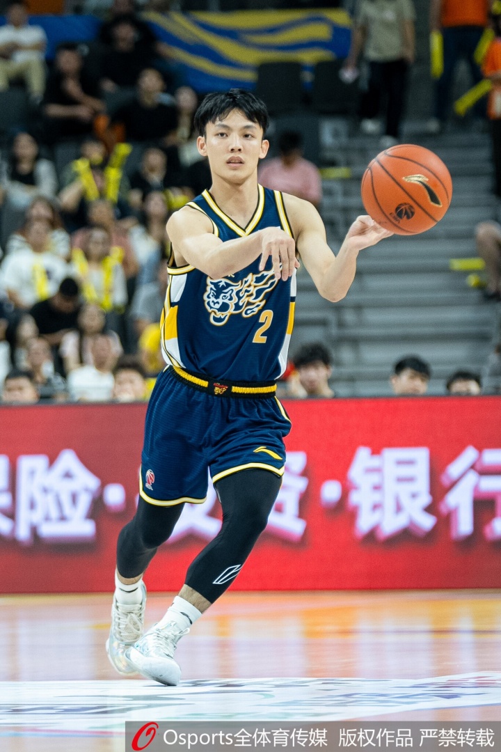 广东主帅谈徐杰缺阵：他今天下午感觉不舒服 球队决定让他休息