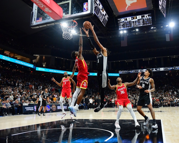 阿门最后5秒制胜封盖高出23+厘米对手 NBA近25年来首人