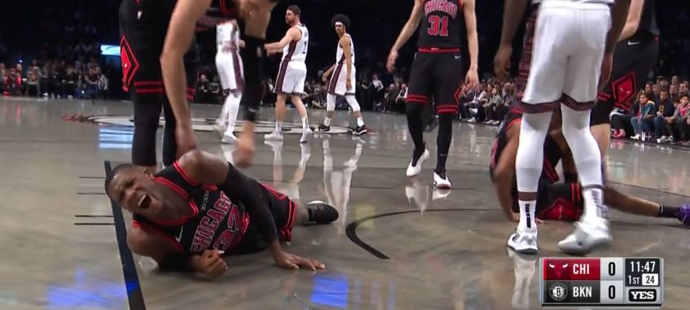 johnson报道,公牛后卫邓恩遭遇右膝内侧副韧带拉伤,复出时间待定.