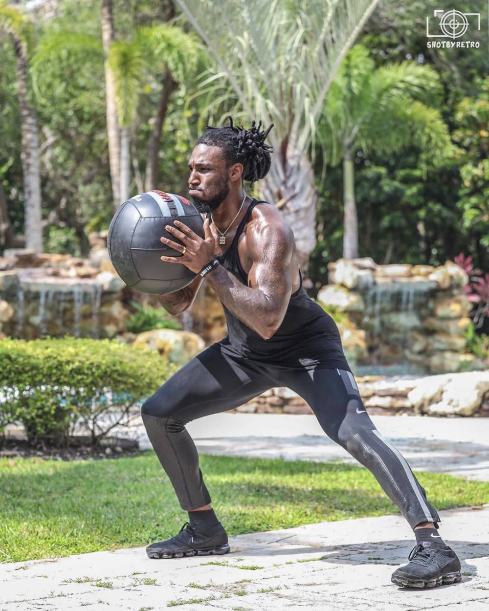 这身材给几分克劳德社媒晒居家训练照